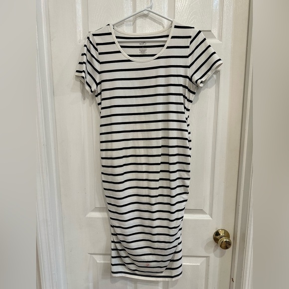 Belle + Sky  Maternity white and black Striped Bodycon  Dress - Picture 1 of 4